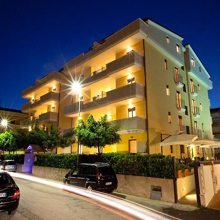 Residence La Guirita Tortoreto Εξωτερικό φωτογραφία