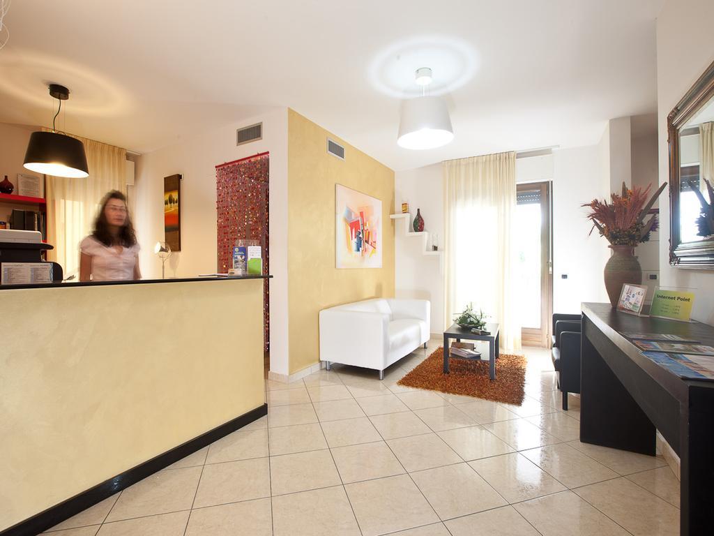 Residence La Guirita Tortoreto Εξωτερικό φωτογραφία