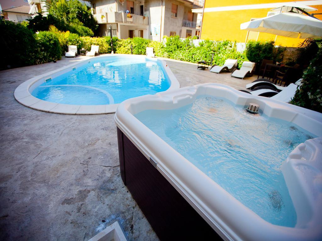 Residence La Guirita Tortoreto Εξωτερικό φωτογραφία